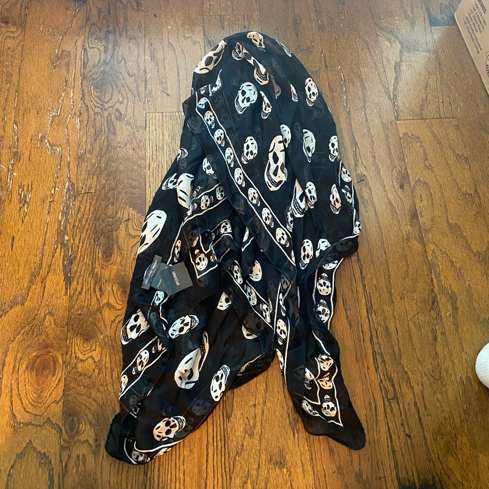 Alexander Mcqueen skull scarf